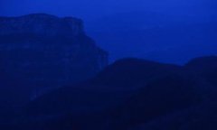 在藍(lán)色幽谷中的完美邂逅